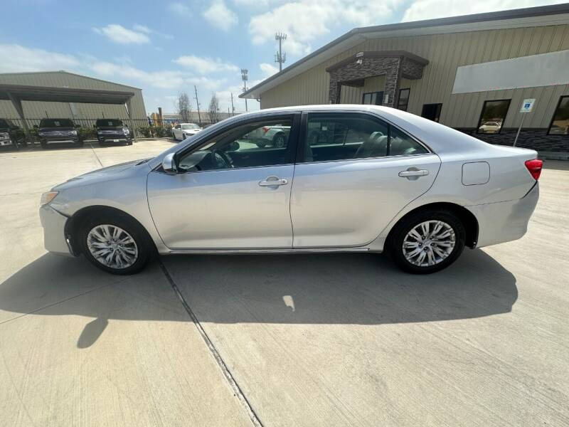 2012-Toyota-Camry-LE2